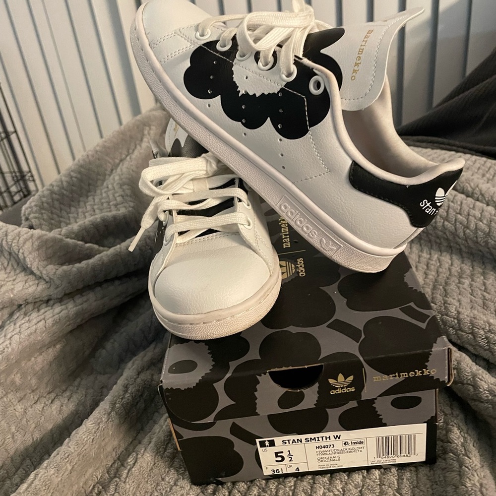 adidas Originals x Marimekko White Sneakers with Black Floral Print - Picture 4 of 10